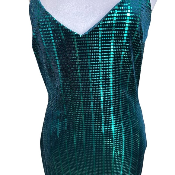 Elegant Green Sequin Dress - Picture 6 of 17
